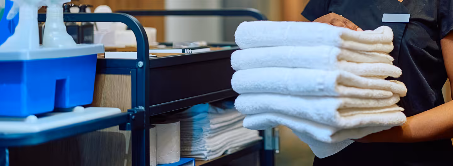 cleaning-service-concept-close-up-of-female-hands